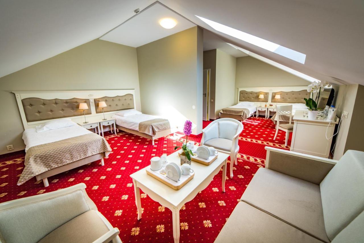 Hotel Sobienie Krolewskie Sobienie Szlacheckie Bagian luar foto