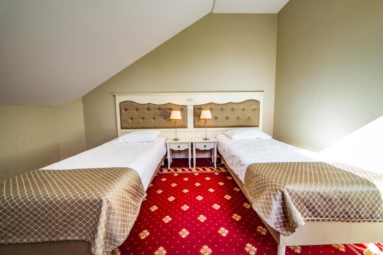 Hotel Sobienie Krolewskie Sobienie Szlacheckie Bagian luar foto
