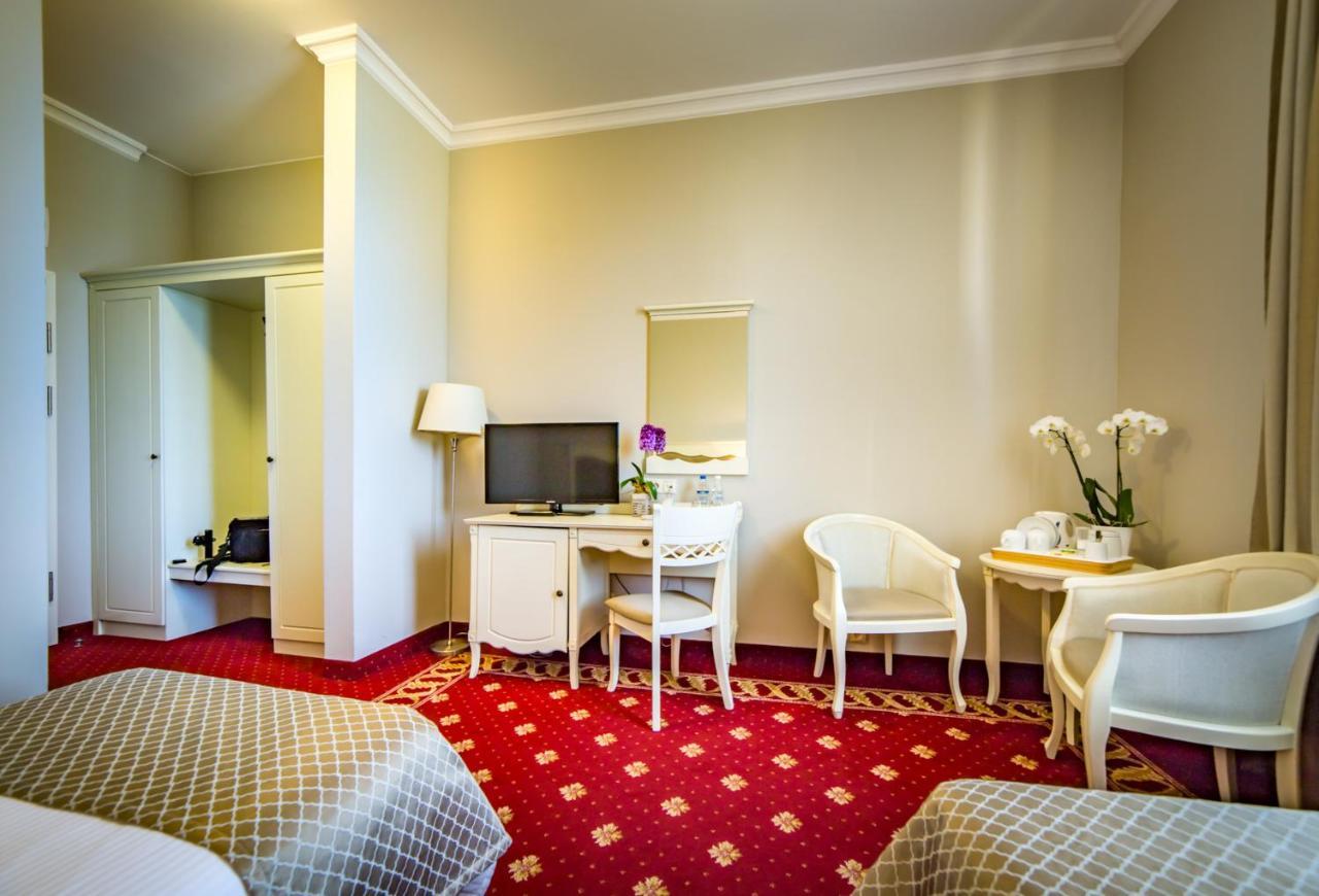 Hotel Sobienie Krolewskie Sobienie Szlacheckie Bagian luar foto